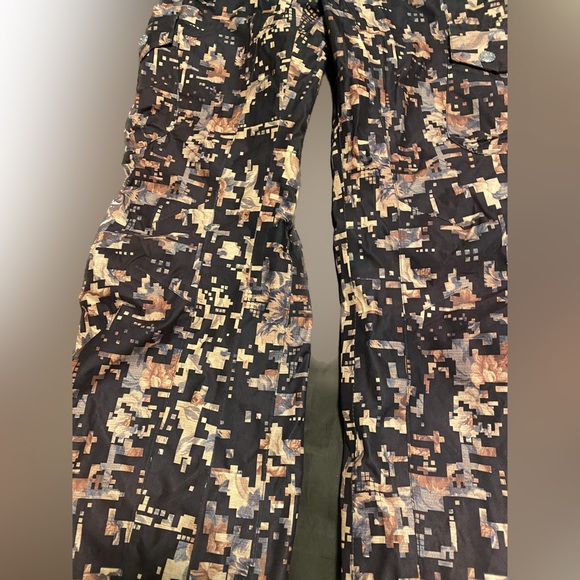 Burton Camo rose snow pants - Picture 2 of 7